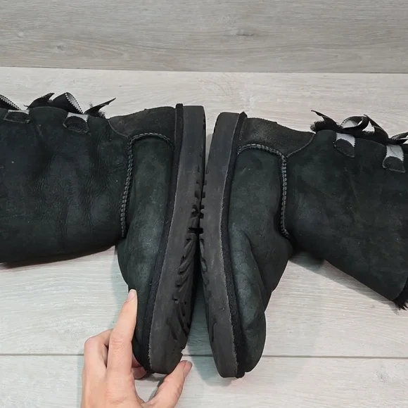 Ugg Australia Women's Baile Back Bow Black Suede Boots Sheepskin Shoes Sz 8